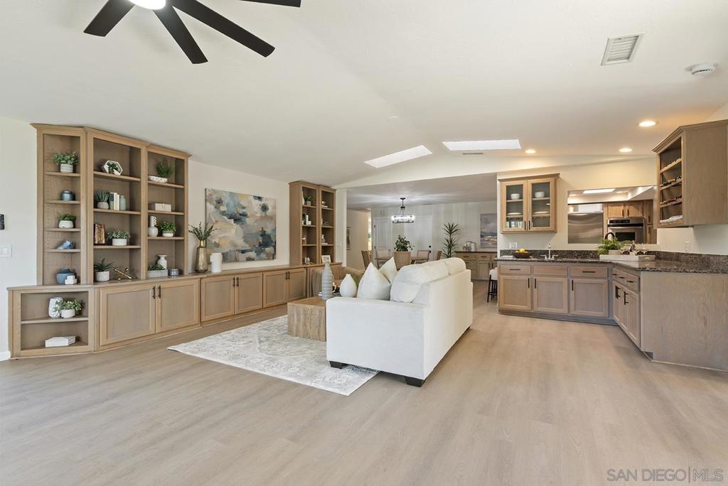 MLS #250043037SD image #16