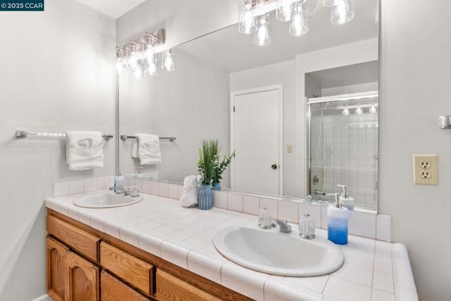 109 Bria Ct, Walnut Creek CA: https://media.crmls.org/mediaz/f8b14ec4-7064-4e21-b763-6b2fa6d6ba9c.jpg
