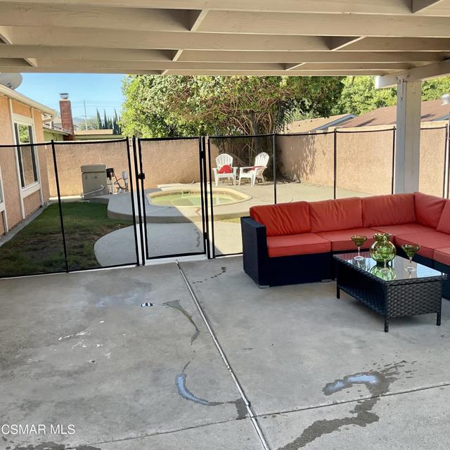 2455 Castlemont Court, Simi Valley CA: https://media.crmls.org/mediaz/f8b25a88-dba7-4a4a-adb7-b331f042e66a.jpg
