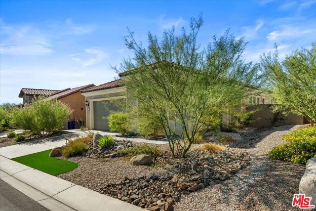 43 Zinfandel, Rancho Mirage CA: https://media.crmls.org/mediaz/f8b265a2-16ec-4379-b9b5-8d88ea1bfc34.jpg