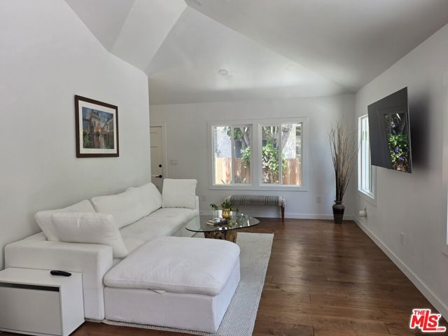 2310 Oak Street photo 8