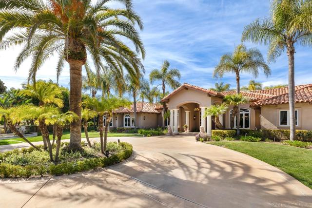 18050 Rancho La Cima Corte, Rancho Santa Fe CA: https://media.crmls.org/mediaz/f8b46b86-5c38-4a47-89e3-18426a97637d.jpg