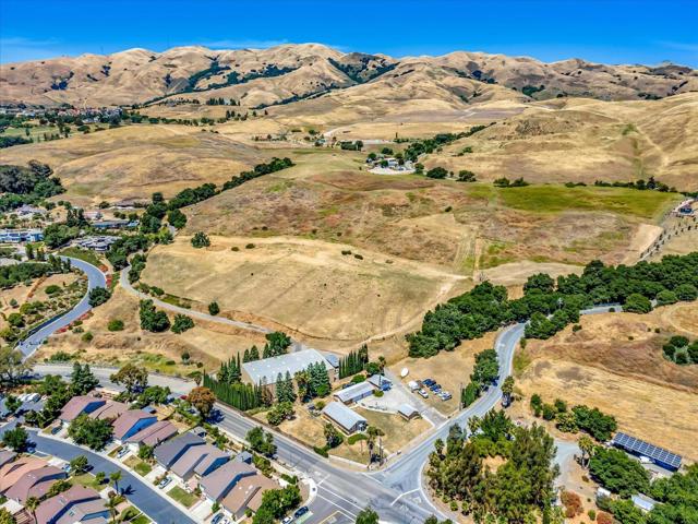 1995 Old Calaveras Road, Milpitas CA: https://media.crmls.org/mediaz/f8b4a572-7dbc-453d-b0eb-8559d65a144b.jpg