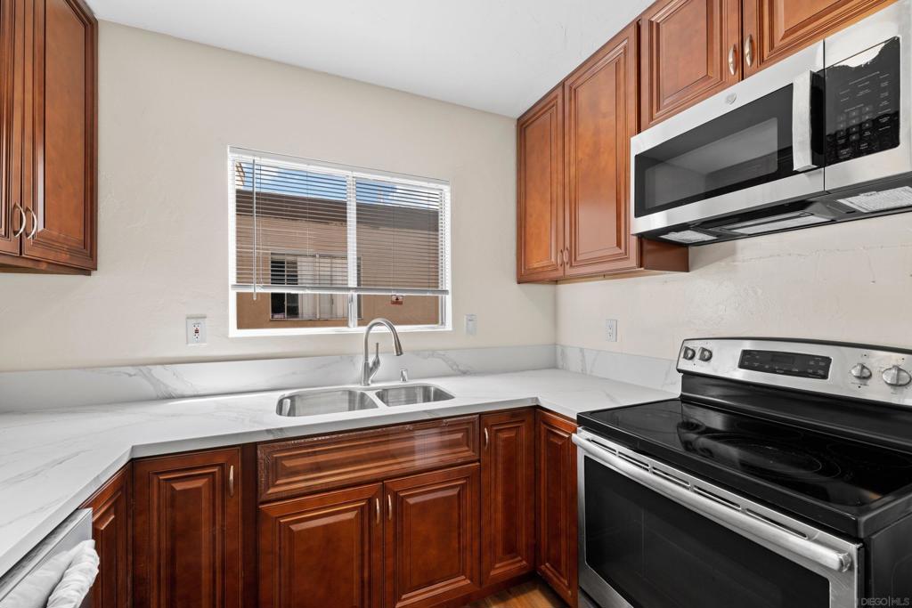 1051 Rock Springs #202