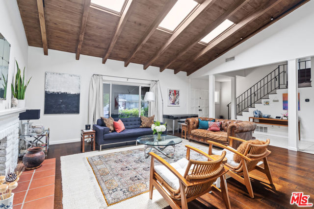 5481 Katherine Avenue, Sherman Oaks CA: https://media.crmls.org/mediaz/f8b50183-77c6-4817-b8a4-f7db154d879a.jpg