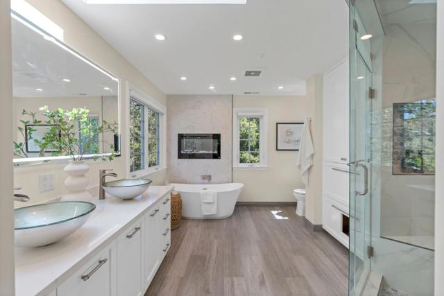 739 Oak View Way, Redwood City CA: https://media.crmls.org/mediaz/f8b567ab-3b77-4fdf-a8fb-33cd7e872e93.jpg