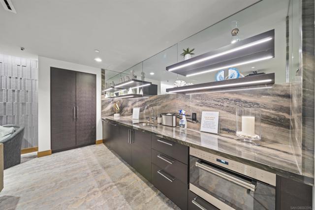 888 W E St, San Diego CA: https://media.crmls.org/mediaz/f8b5c8c6-5764-461a-b9d4-ad4104ca1db9.jpg