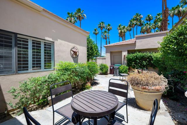 80601 Oak Tree, La Quinta CA: https://media.crmls.org/mediaz/f8b5d8aa-7e8a-4b88-80b2-9a56f22cbeb6.jpg