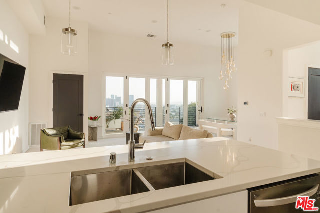 1124 W Panorama Way, Los Angeles CA: https://media.crmls.org/mediaz/f8b5fdcb-b038-4786-bbe8-09f74d8f0fd2.jpg