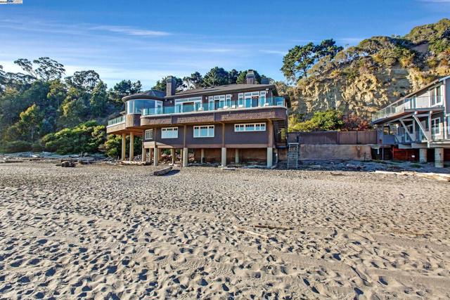 797 Las Olas Dr, Aptos CA: https://media.crmls.org/mediaz/f8b63753-2b95-4172-ac76-7dc887db6a0e.jpg