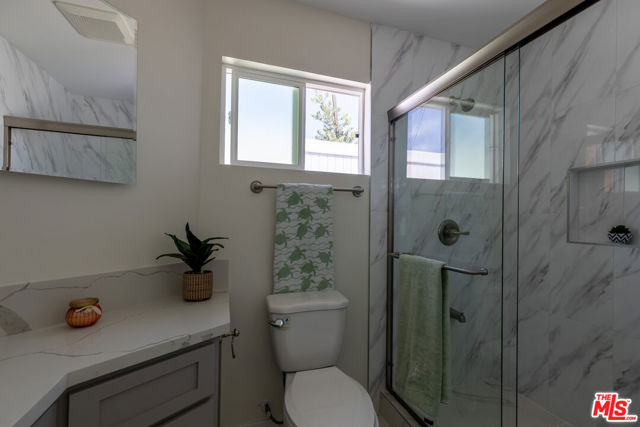 5123 W 130th Street, Hawthorne CA: https://media.crmls.org/mediaz/f8b688e0-fe27-4f20-be94-6b6f661a46ad.jpg