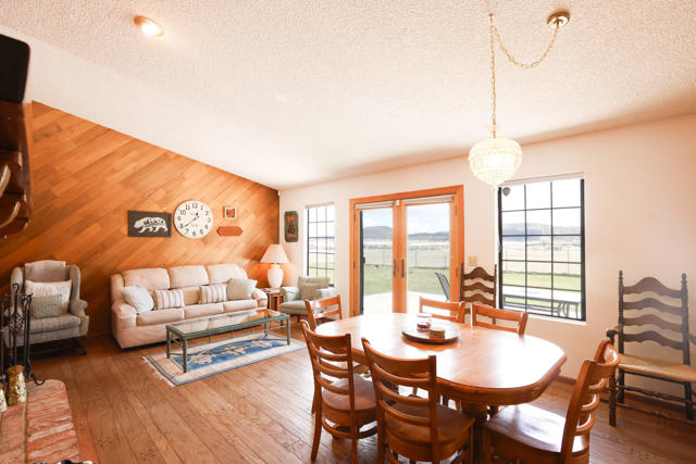 108 Palomino Drive, Big Bear CA: https://media.crmls.org/mediaz/f8b6d68b-449c-4156-86f7-42f5dde21b7a.jpg