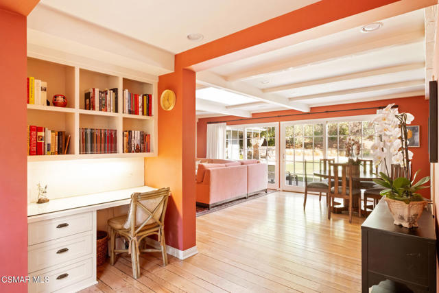 4658 Del Moreno Drive, Woodland Hills CA: https://media.crmls.org/mediaz/f8b771f9-6780-4f69-a533-2adc2345f402.jpg