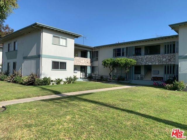5784 Corbett Street, Los Angeles CA: https://media.crmls.org/mediaz/f8b83baf-82e7-4778-902d-dbfffa50b3b1.jpg