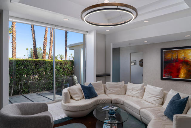 337 Westlake Terrace, Palm Springs CA: https://media.crmls.org/mediaz/f8b8b420-c8e8-4ef8-aa09-be0faba661bd.jpg