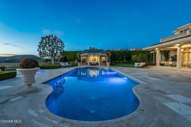 996 Vista Ridge Lane, Westlake Village CA: https://media.crmls.org/mediaz/f8b8d00b-cd60-498f-acb3-8d69a904944f.jpg