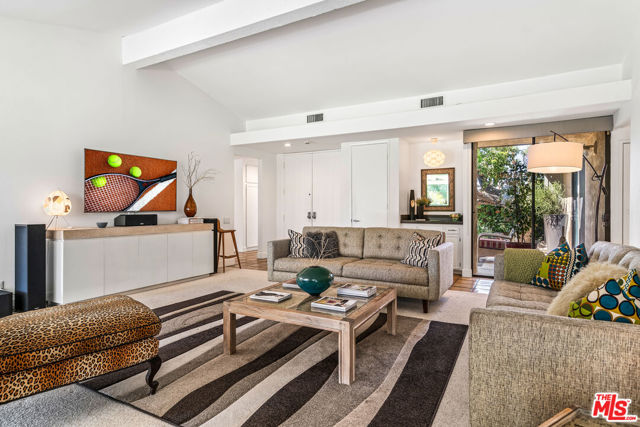 72305 Rodeo Way, Rancho Mirage CA: https://media.crmls.org/mediaz/f8b954d7-7e02-494c-8e56-04809c491391.jpg