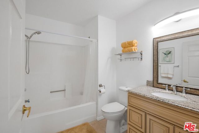 1335 Newport Avenue, Long Beach CA: https://media.crmls.org/mediaz/f8ba67a4-9d17-4eeb-a0d3-cfec0e886fd6.jpg