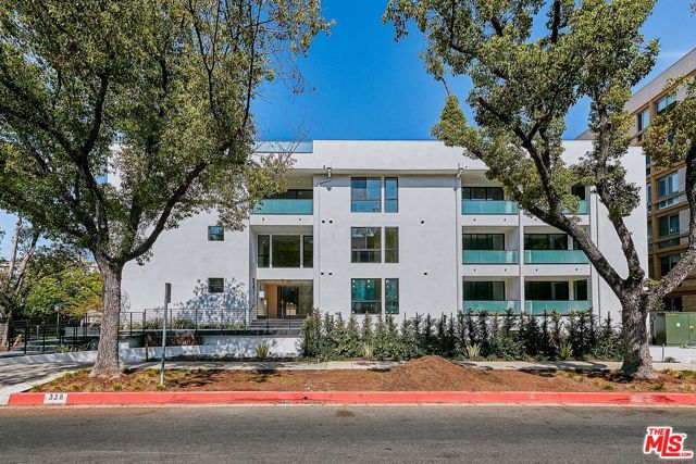 328 N Maple Drive, Beverly Hills CA: https://media.crmls.org/mediaz/f8baaa3a-b484-4f87-bc74-6c1c83bdb301.jpg