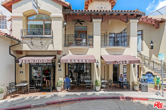 11670 W Sunset Boulevard, Los Angeles CA: https://media.crmls.org/mediaz/f8bac9de-a0eb-4422-943d-c20c05192b0e.jpg
