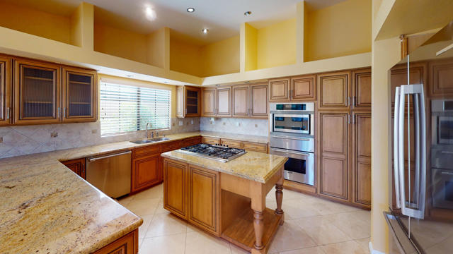47230 Golden Bush Court, Palm Desert CA: https://media.crmls.org/mediaz/f8bb482b-8644-4942-abf6-9abb5d372000.jpg