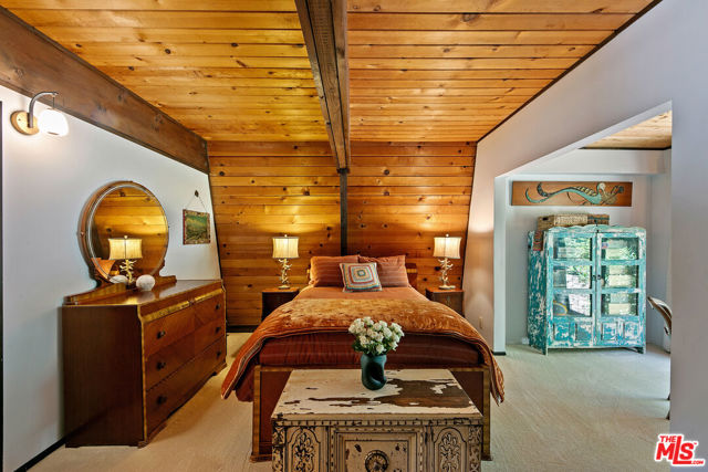 25813 Dark Creek Road, Calabasas CA: https://media.crmls.org/mediaz/f8bbe124-b0f1-4d5f-b782-a12a3cea3785.jpg