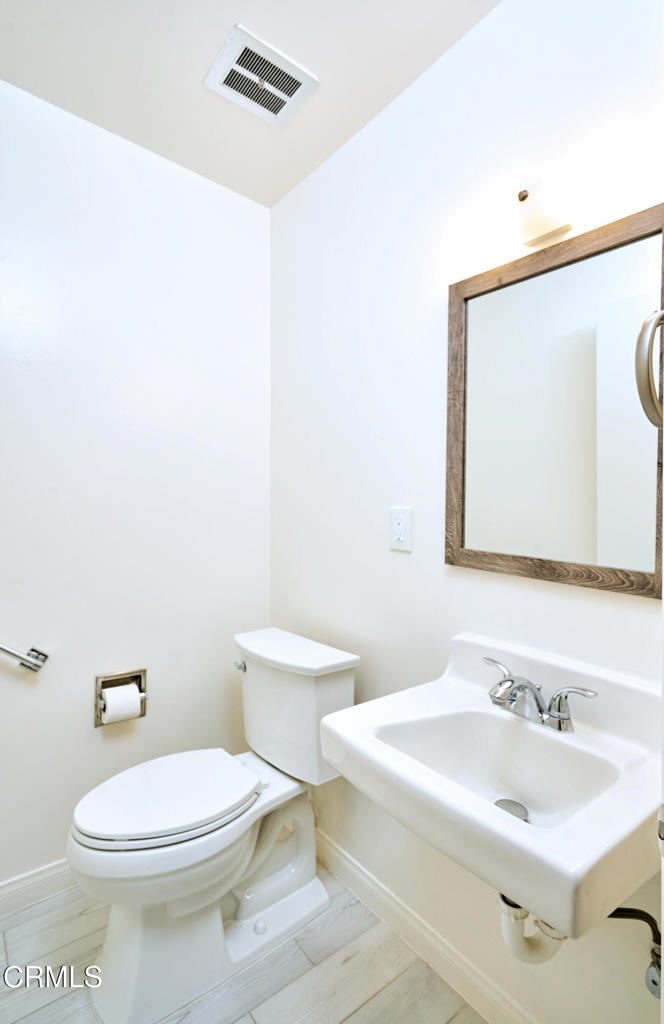 https://media.crmls.org/mediaz/f8bc04a4-692b-4a6e-8013-39fe01254a61.jpg?preset=X-Large