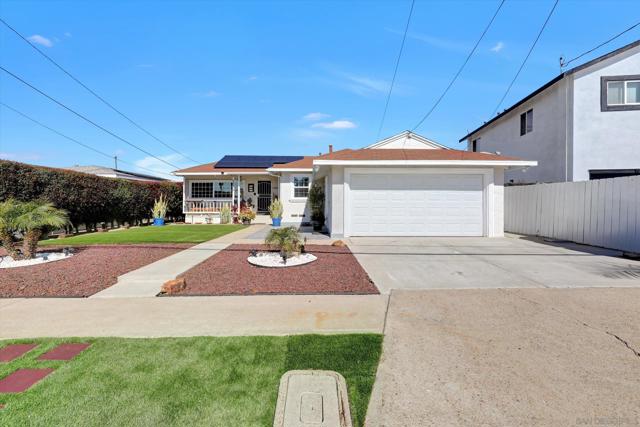 5238 Cervantes Ave, San Diego CA: https://media.crmls.org/mediaz/f8bc2901-33fb-4576-b48d-4a27662f4c1b.jpg