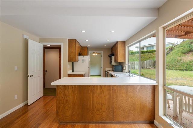 13334 Barbados Way, Del Mar CA: https://media.crmls.org/mediaz/f8bd4540-324f-411b-886d-edc49614cc4b.jpg