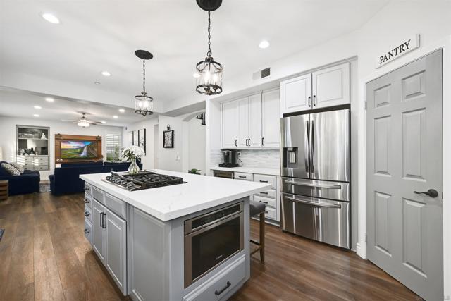 3140 Willow Creek Pl, Escondido CA: https://media.crmls.org/mediaz/f8bdd9ba-5c3d-41a3-a327-4a983ebcb2d9.jpg