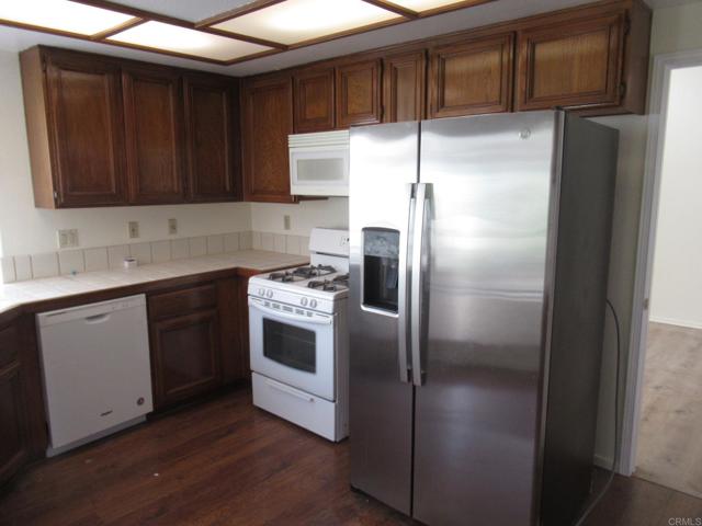 4052 Aeolia Way, Oceanside CA: https://media.crmls.org/mediaz/f8be0164-549d-4625-9c28-b66e5edf316c.jpg