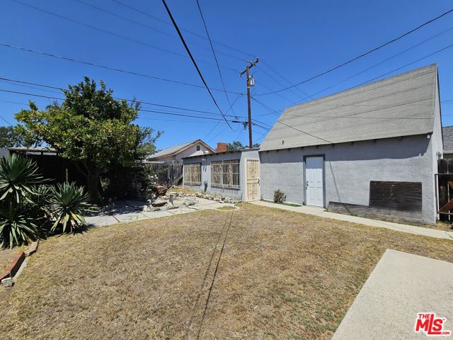 227 W Fairview Boulevard, Inglewood CA: https://media.crmls.org/mediaz/f8be2223-c2c3-4e88-a9e1-3bbd6bd63071.jpg