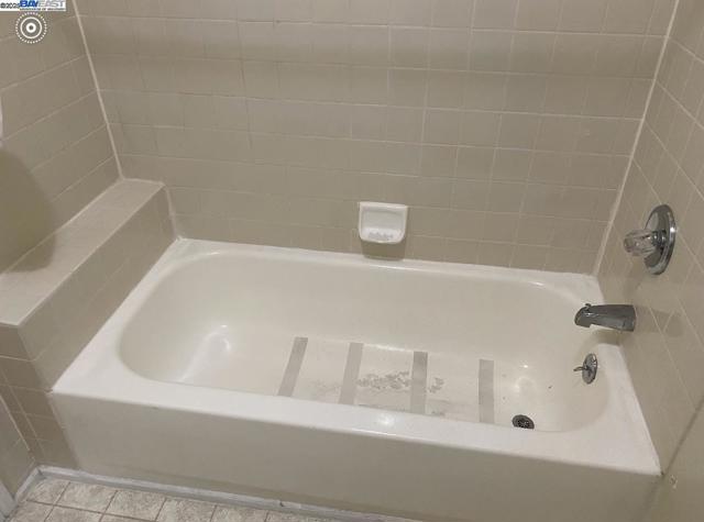 876 Valencia, San Francisco CA: https://media.crmls.org/mediaz/f8beb730-f92e-4301-bfe0-758ff088b950.jpg