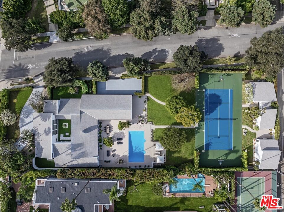 624 N Beverly Drive — Modern