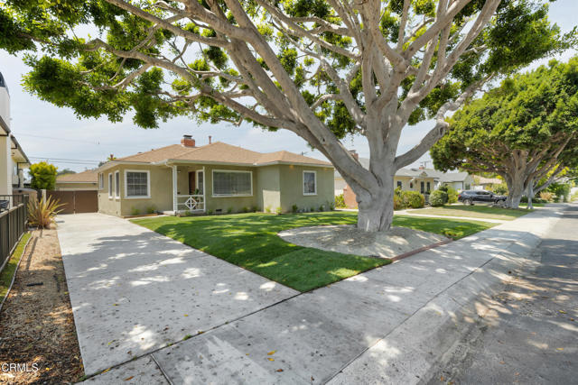 7933 Kenyon Avenue, Los Angeles CA: https://media.crmls.org/mediaz/f8bf13bc-d7d0-4b4a-a5c8-f164e1961fd4.jpg