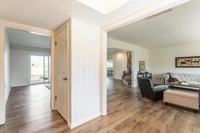 690 Ridgemark Drive, Hollister CA: https://media.crmls.org/mediaz/f8bf142e-037c-4e2e-8c16-1ce9992aee9c.jpg