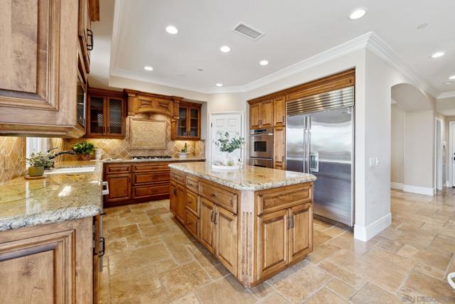 14351 Via Baroda, San Diego CA: https://media.crmls.org/mediaz/f8bfca21-d2a7-4a51-adc1-20c132af0be7.jpg