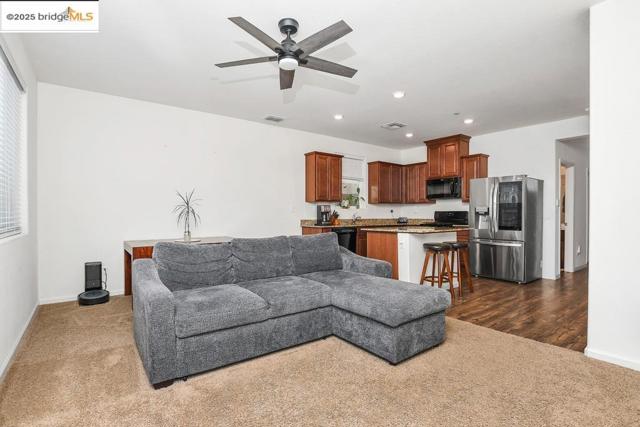 745 Bluestone Dr, Stockton CA: https://media.crmls.org/mediaz/f8c05d38-5b77-454c-b5ba-684b362b2e80.jpg