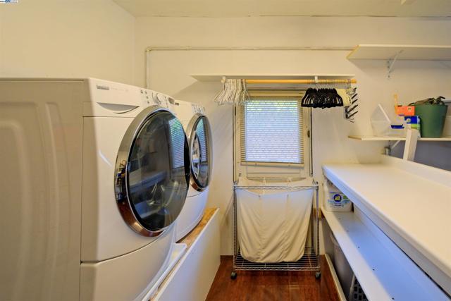 156 Dogwood Pl, San Ramon CA: https://media.crmls.org/mediaz/f8c0f5b3-cacd-4c49-bf16-a54f4f35357d.jpg