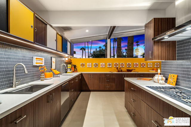 2455 S Via Lazo, Palm Springs CA: https://media.crmls.org/mediaz/f8c0fb3d-c5b5-411c-b898-7250ae4147b5.jpg