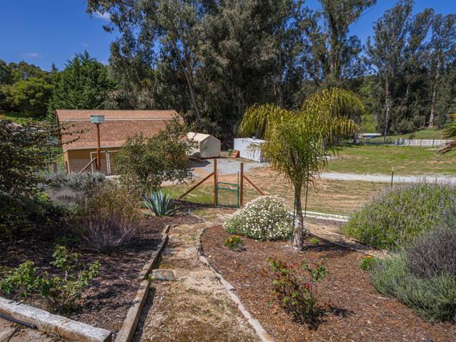 20150 Tarawild Court, Prunedale CA: https://media.crmls.org/mediaz/f8c14126-b983-4e6b-a85d-d4e4aa14910b.jpg