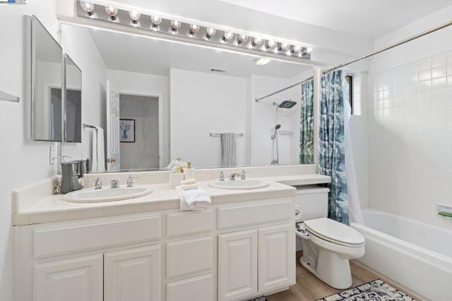 Image 31 of 60 For 66 Edgegate Ct