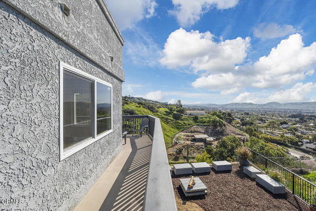 542 San Clemente Way, Camarillo CA: https://media.crmls.org/mediaz/f8c15579-3bbb-453b-9957-6e6f0b94a304.jpg