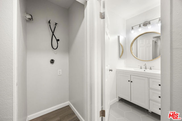 4170 Elm Avenue, Long Beach CA: https://media.crmls.org/mediaz/f8c164f4-caa4-4a9b-8e5b-10704231a1a0.jpg