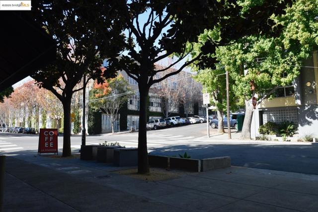701 Pennsylvania AVE, San Francisco CA: https://media.crmls.org/mediaz/f8c1ea10-2091-4ef7-ae5a-9b42adca5135.jpg