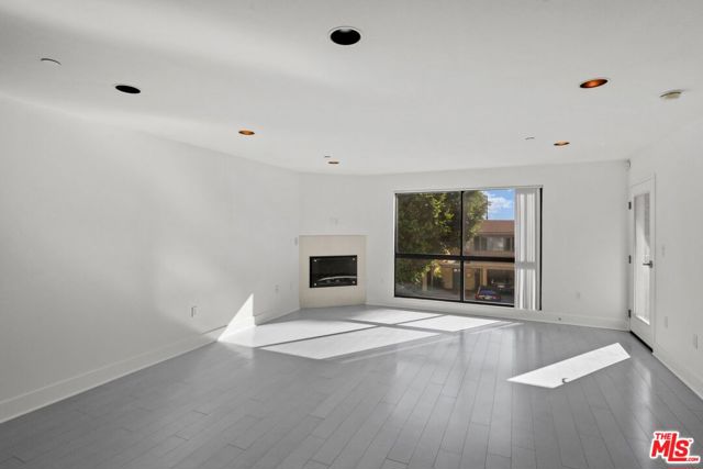 1518 Federal, Los Angeles CA: https://media.crmls.org/mediaz/f8c26879-5248-4a89-be42-a3321676da47.jpg
