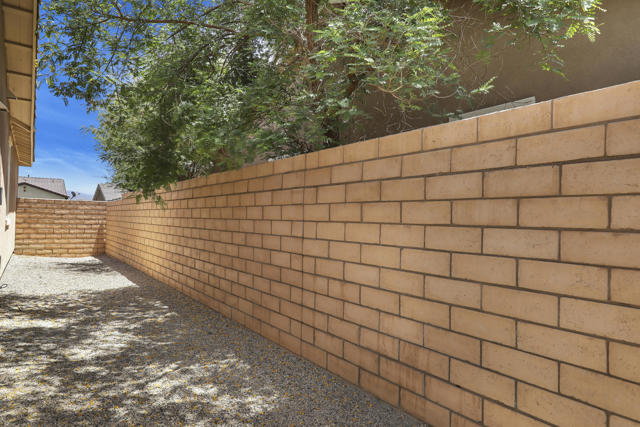 41399 Manchester Street, Indio CA: https://media.crmls.org/mediaz/f8c2d9a4-ac21-43e4-bc02-1083fc5ed763.jpg