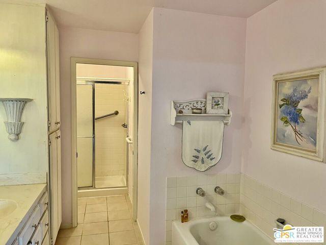 Image 18 of 27 For 40056 Silktree Court