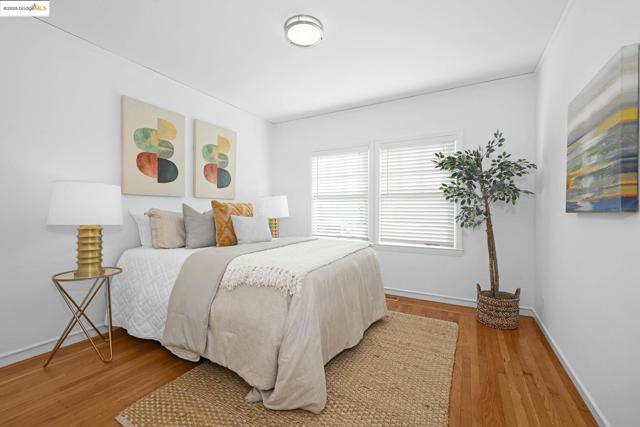 3008 Deakin St, Berkeley CA: https://media.crmls.org/mediaz/f8c3dda1-fef7-42c9-9c43-c39e60d79f6a.jpg