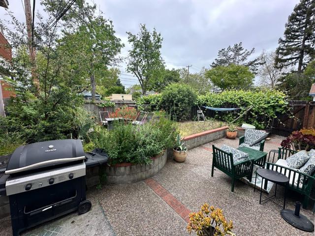 2145 Park Boulevard, Palo Alto CA: https://media.crmls.org/mediaz/f8c464fd-9e02-4985-a626-adee6f07177b.jpg